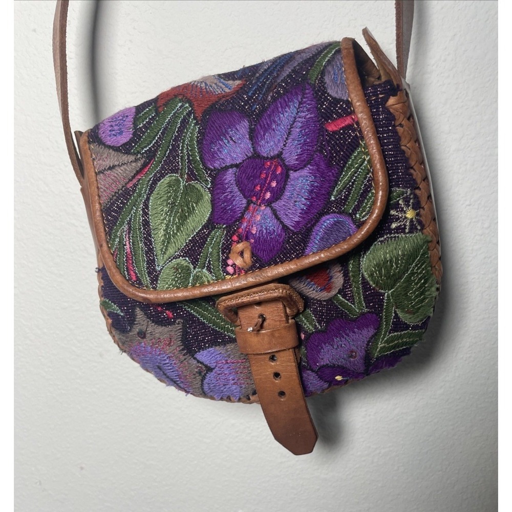 Vintage Handcrafted Mexican Tooled Leather‎ Embroidered Floral Crossbody Bag